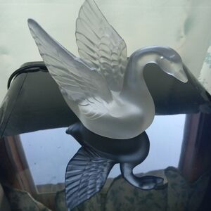 Frosted Glass Swan Figurine